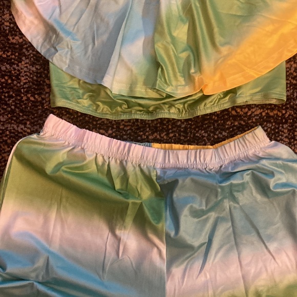 Brand new outfit - Picture 2 of 3